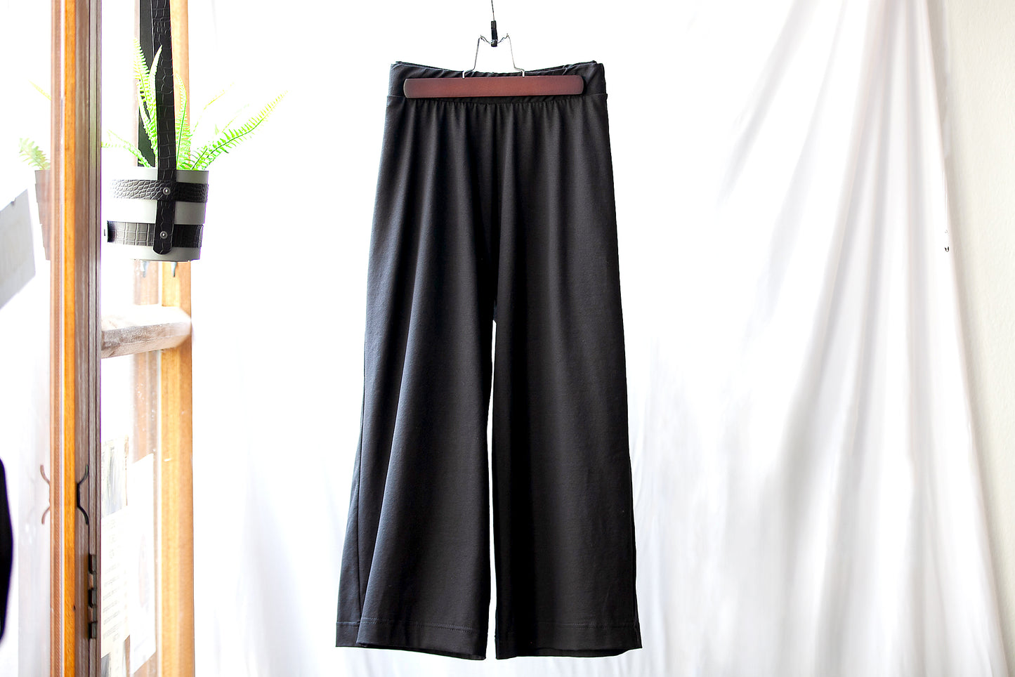 Cropped Wide-leg Trousers